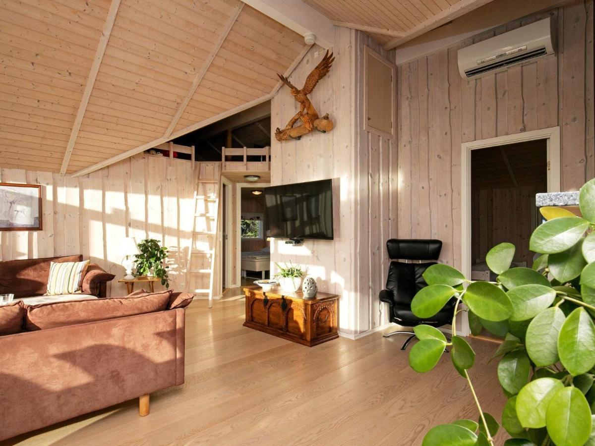 Three-Bedroom Holiday Home In Rodby 38 Kramnitse Exterior photo