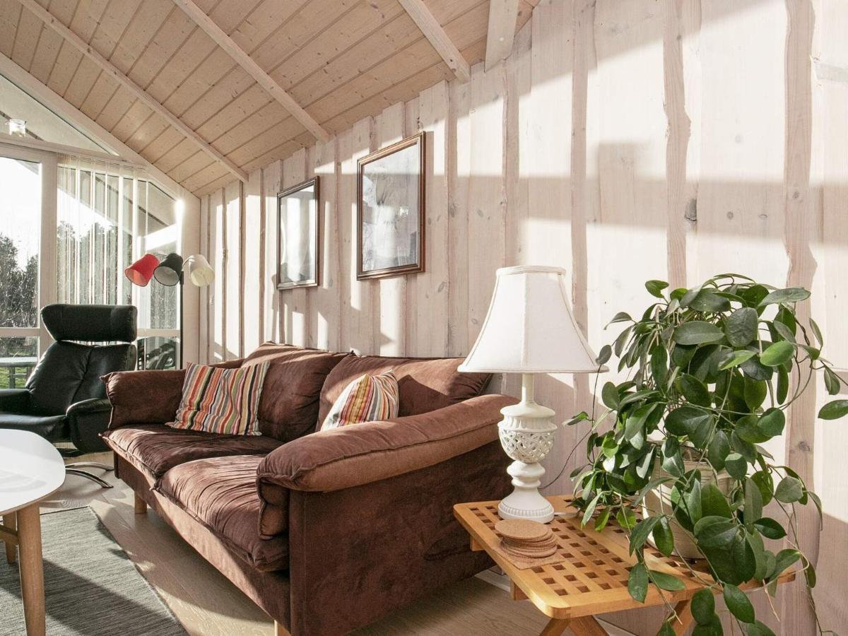 Three-Bedroom Holiday Home In Rodby 38 Kramnitse Exterior photo