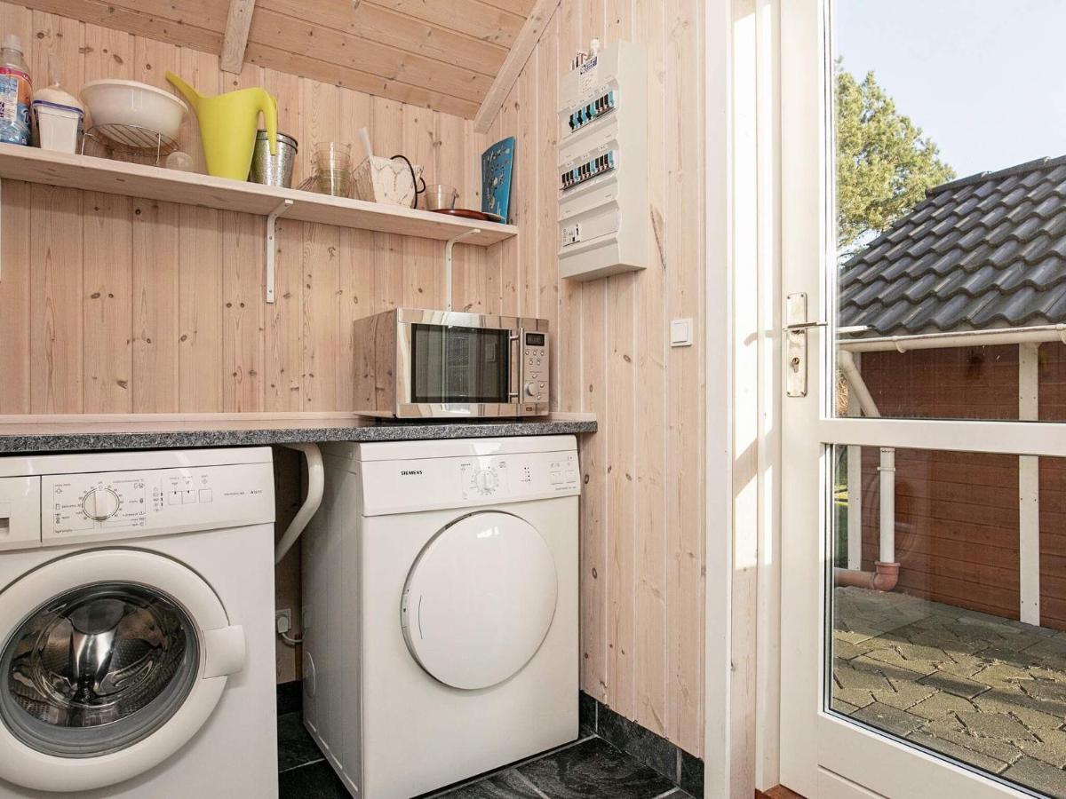 Three-Bedroom Holiday Home In Rodby 38 Kramnitse Exterior photo