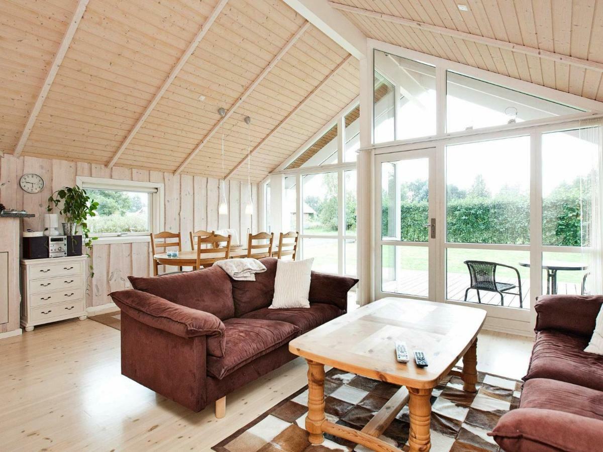 Three-Bedroom Holiday Home In Rodby 38 Kramnitse Exterior photo
