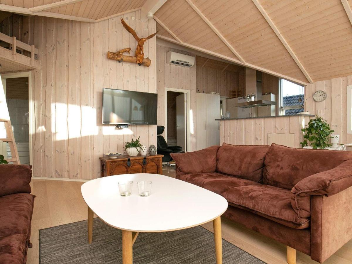 Three-Bedroom Holiday Home In Rodby 38 Kramnitse Exterior photo