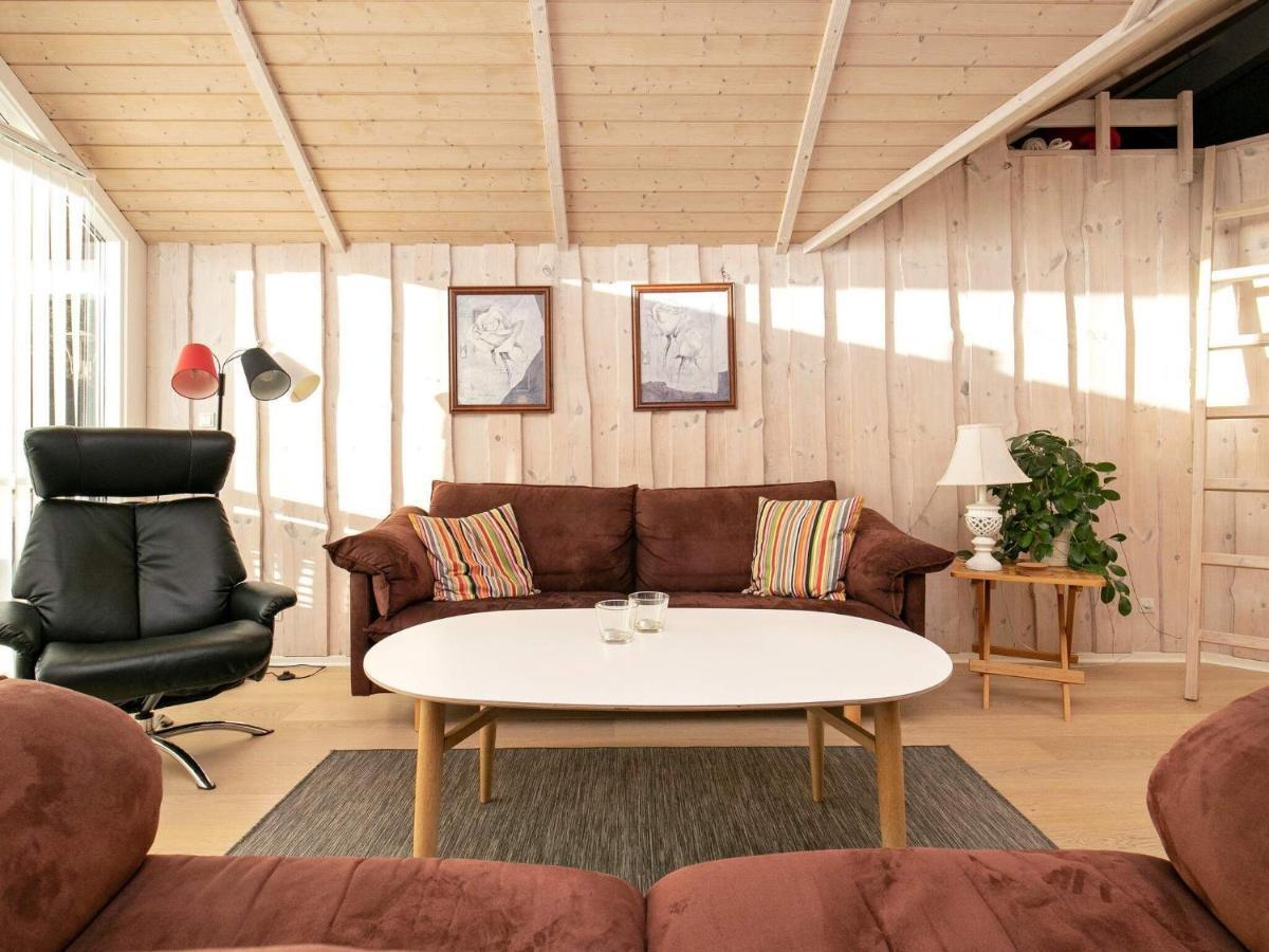 Three-Bedroom Holiday Home In Rodby 38 Kramnitse Exterior photo