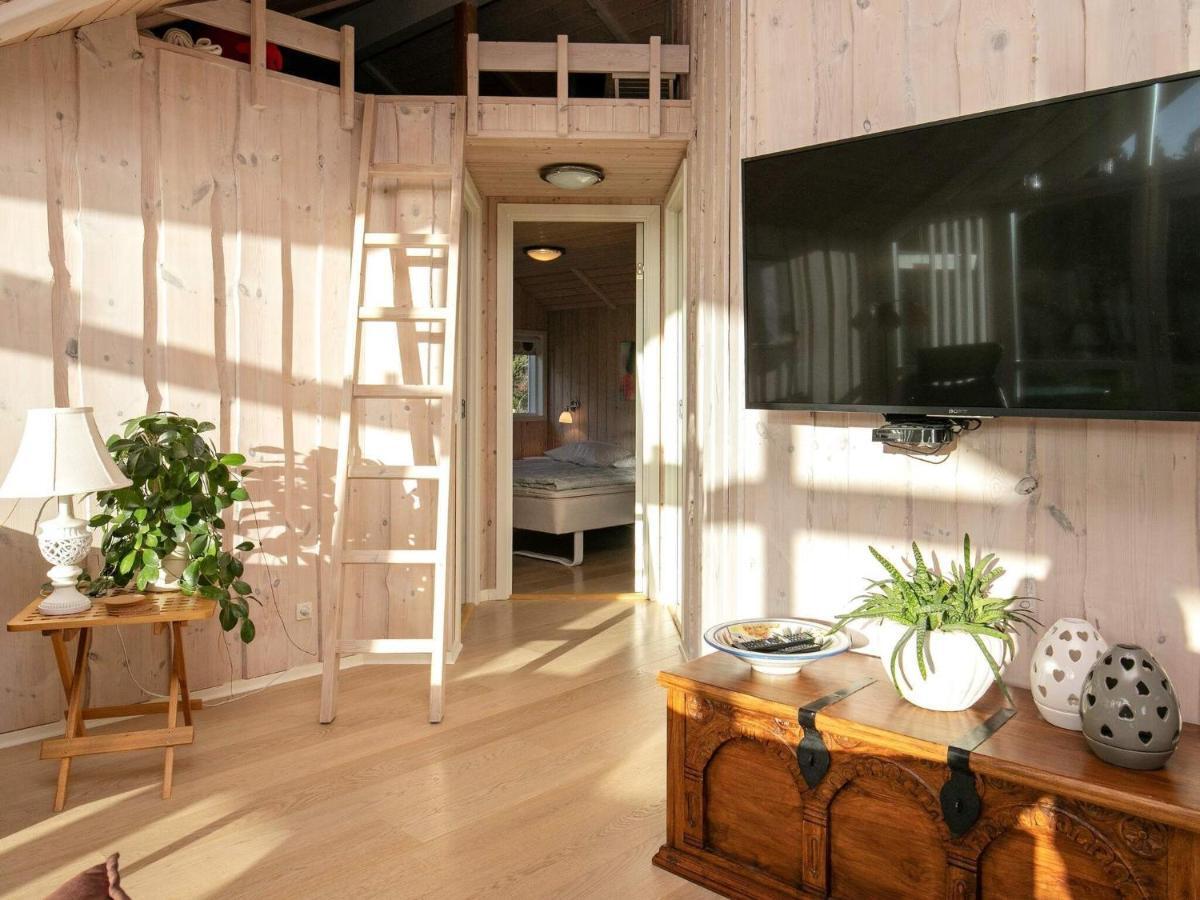 Three-Bedroom Holiday Home In Rodby 38 Kramnitse Exterior photo
