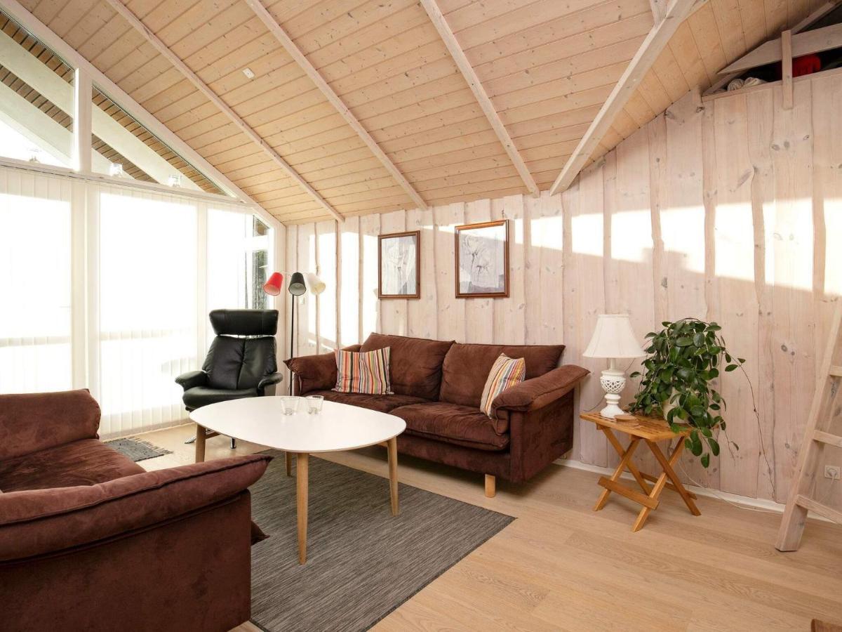 Three-Bedroom Holiday Home In Rodby 38 Kramnitse Exterior photo